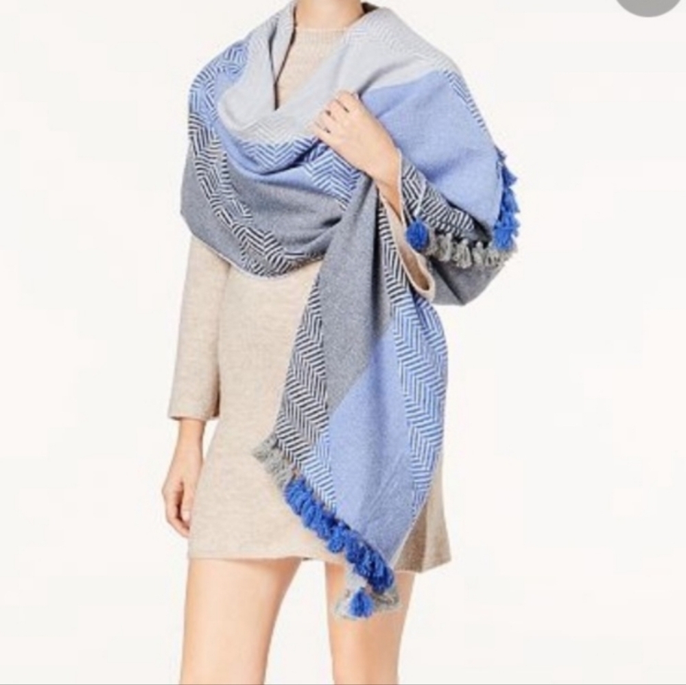 VINCE CAMUTO 2 TONES large Tassel acrylic scarf